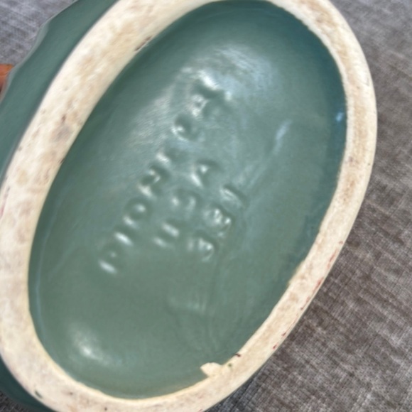 Elegant Green Ceramic Vase - Picture 5 of 5